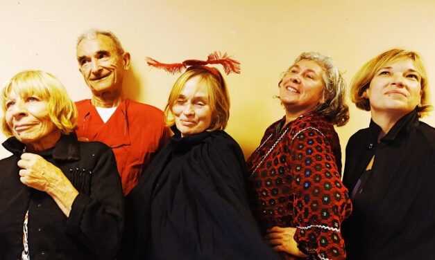 TOUS EN SCÈNE THÉÂTRE